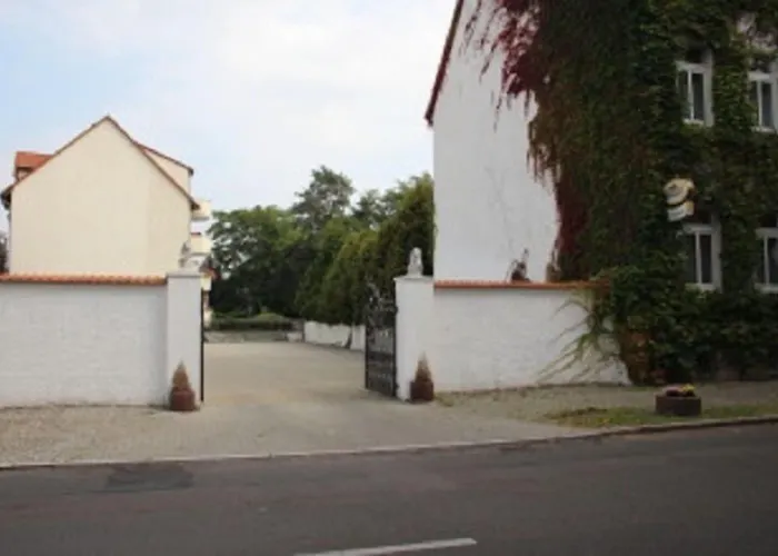 Zum Goldenen Loewen Hotell 3*